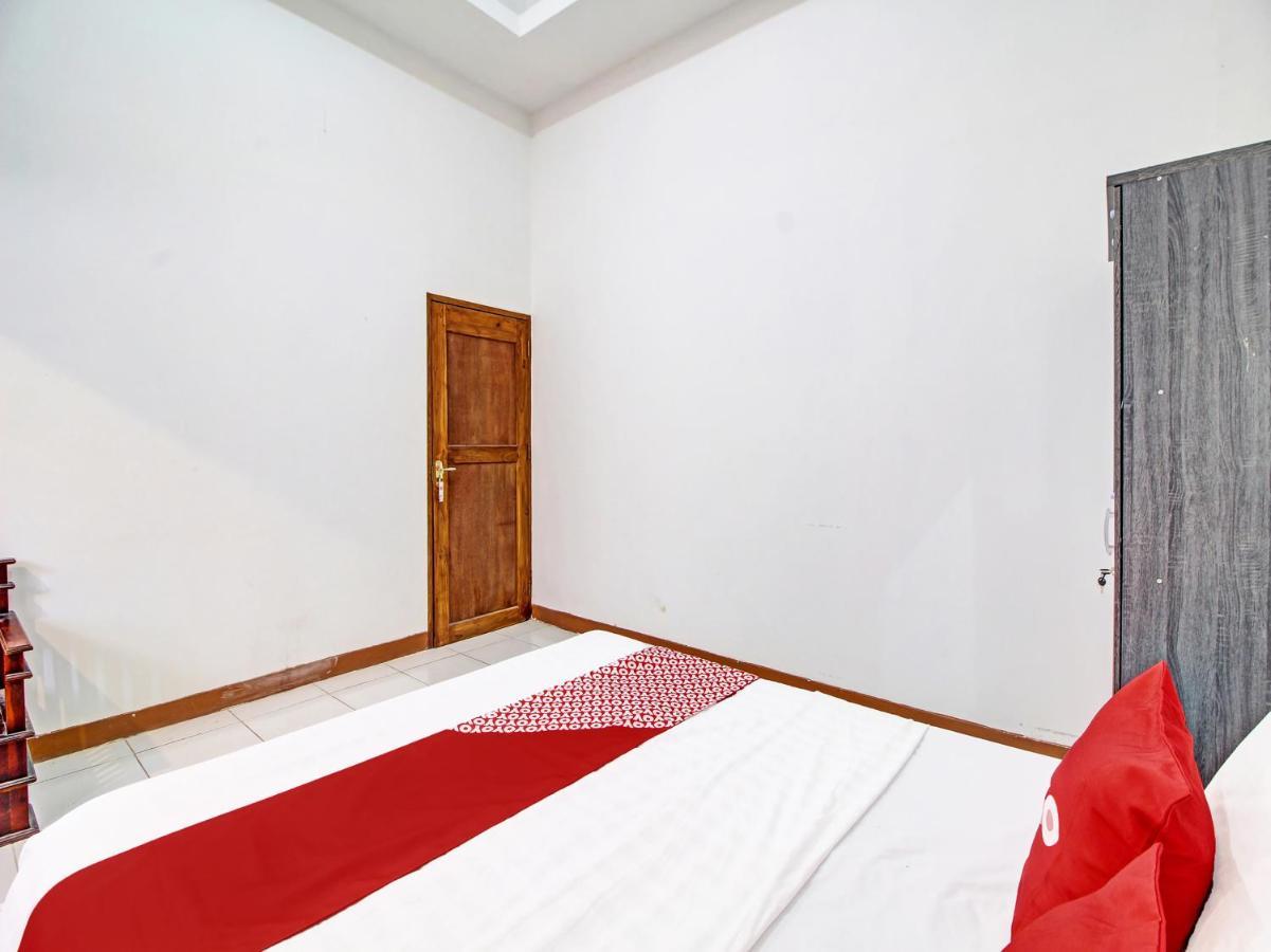 Capital O 91690 Moza Guest House Klaten エクステリア 写真